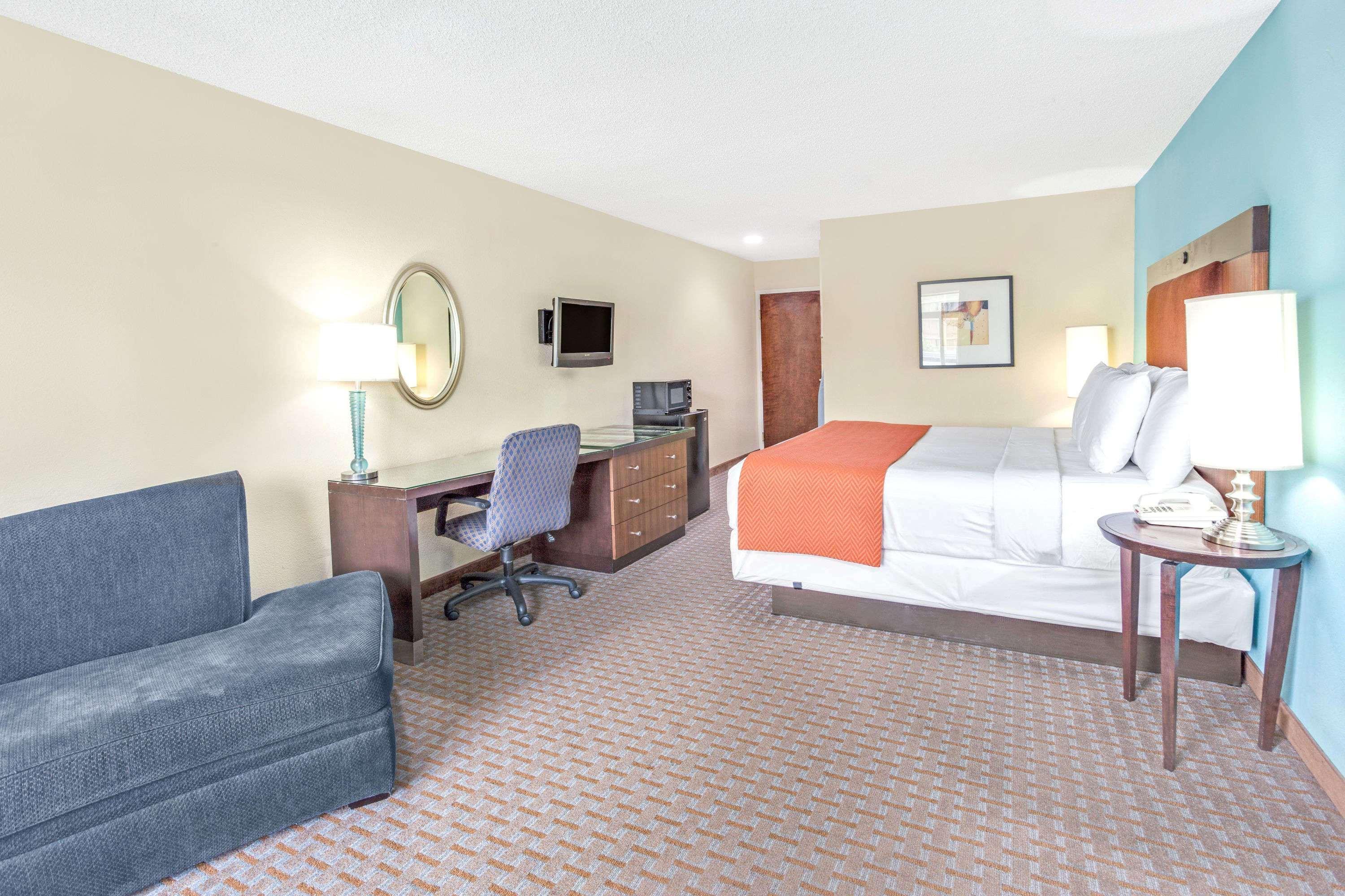 Clarion Pointe Atlanta Airport College Park