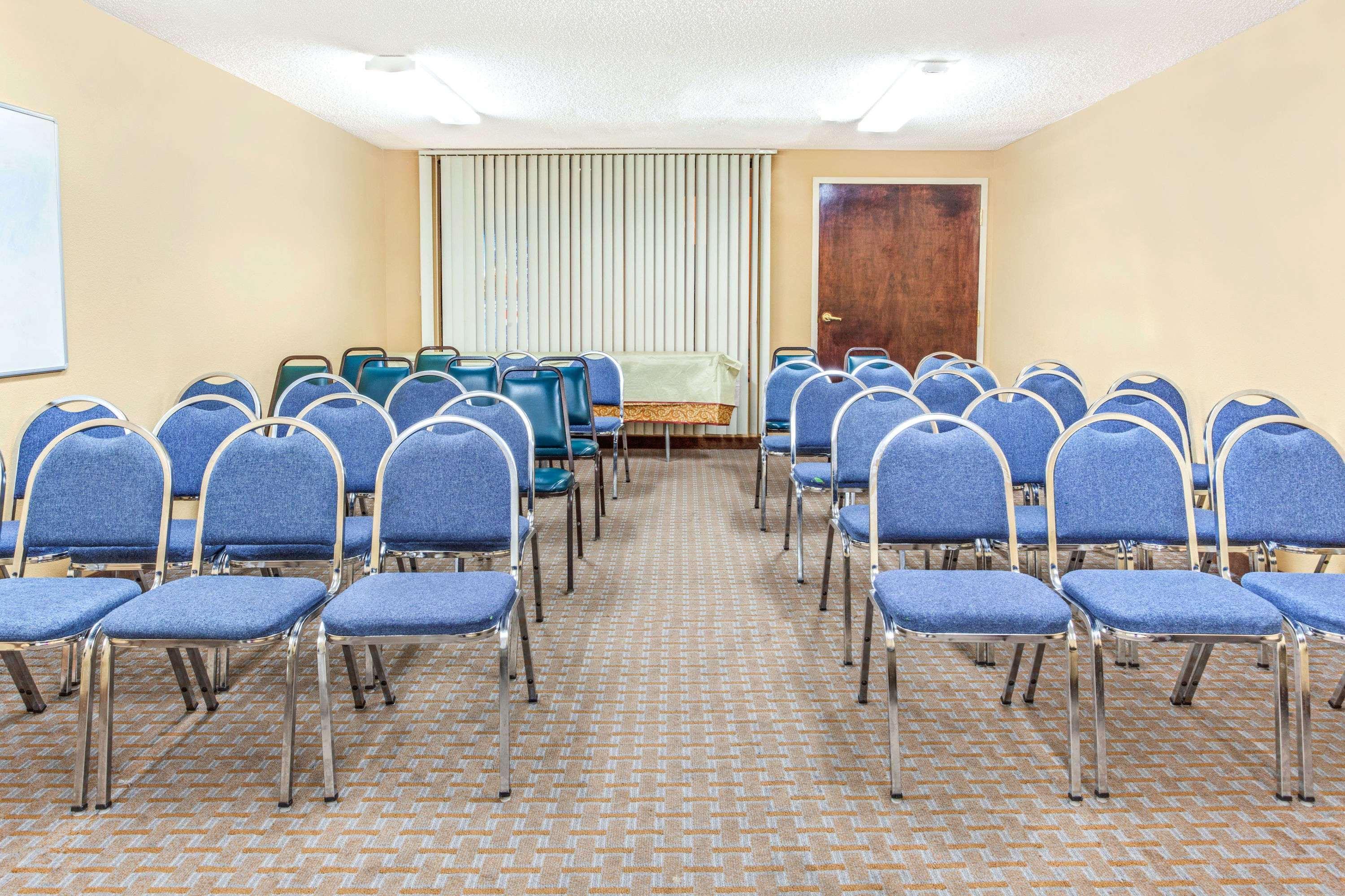 Clarion Pointe Atlanta Airport