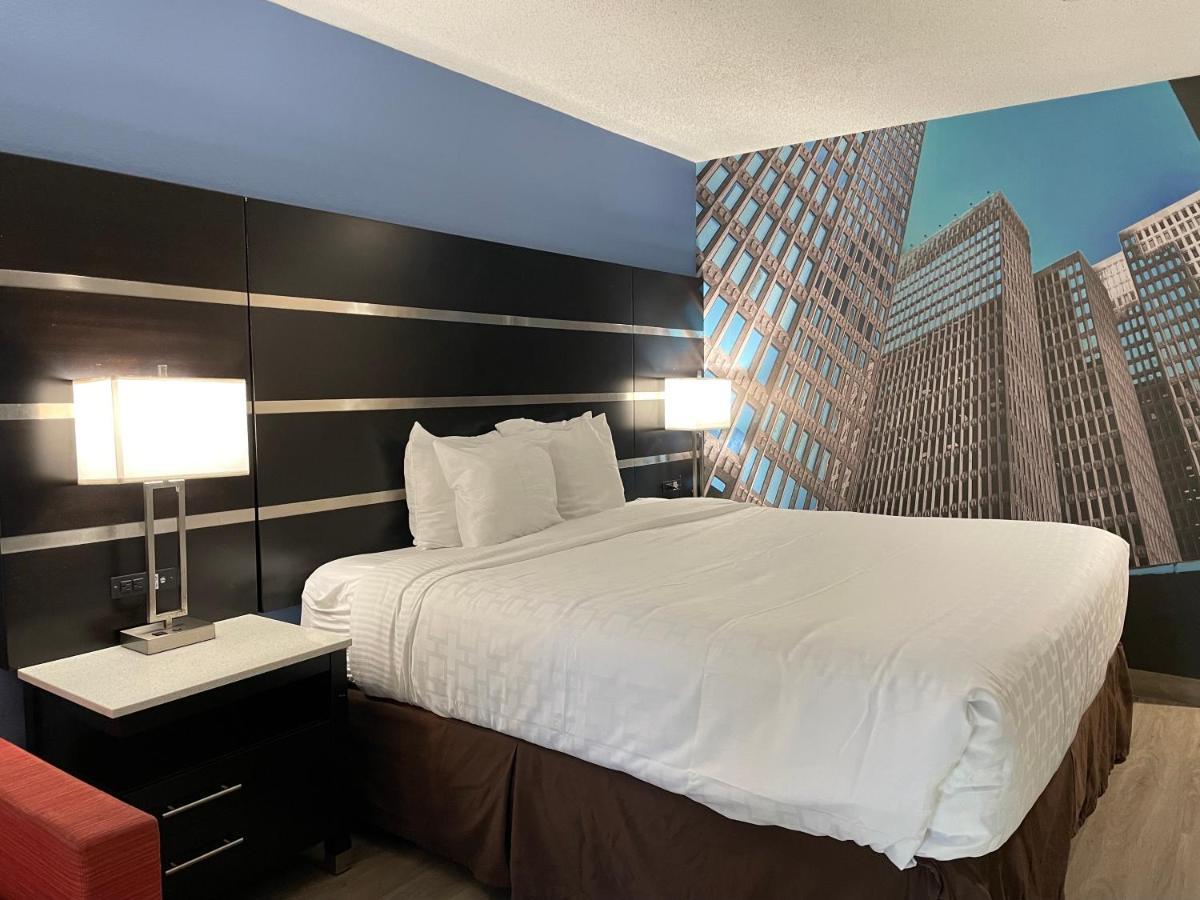 Clarion Pointe Atlanta Airport Hotel 2*