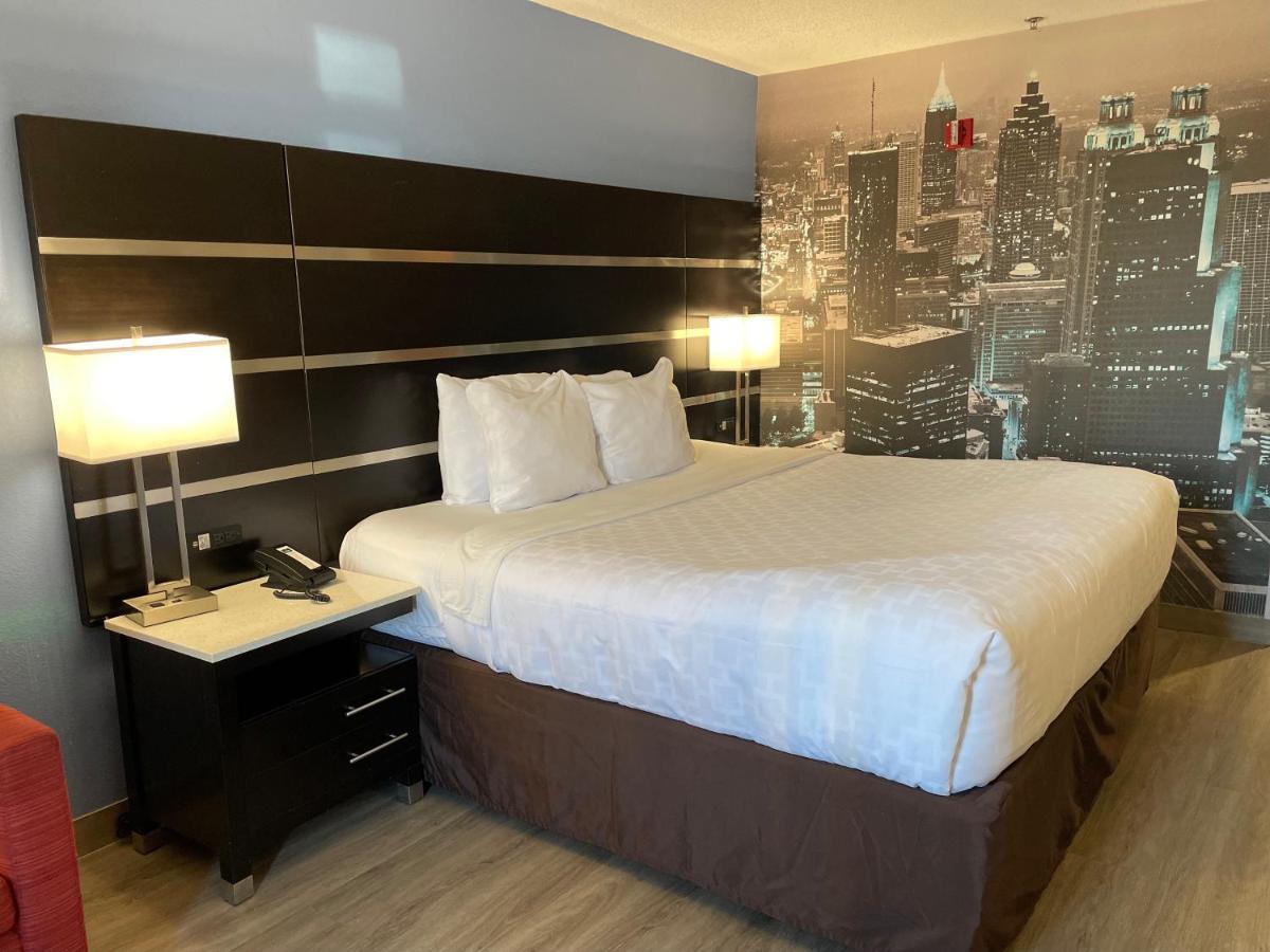 Clarion Pointe Atlanta Airport Hotel 2*