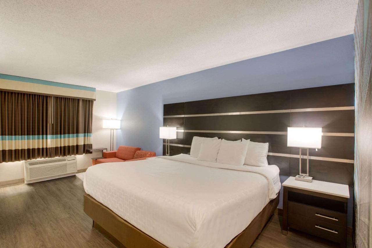 Hotel Clarion Pointe Atlanta Airport 2*