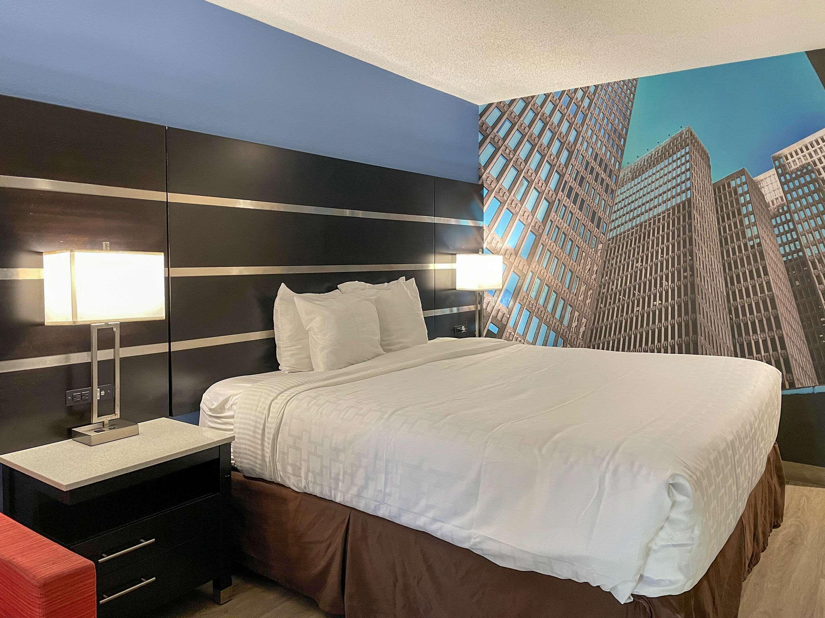 Clarion Pointe Atlanta Airport Hotel 2*